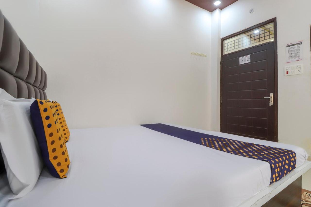 SPOT ON 75178 Hotel Arman Roorkee Buitenkant foto
