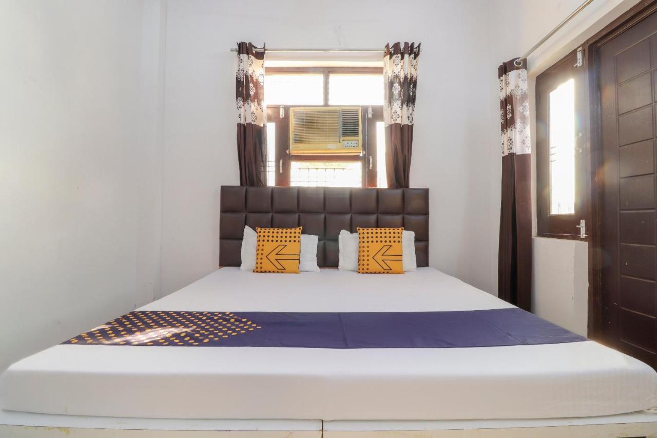 SPOT ON 75178 Hotel Arman Roorkee Buitenkant foto