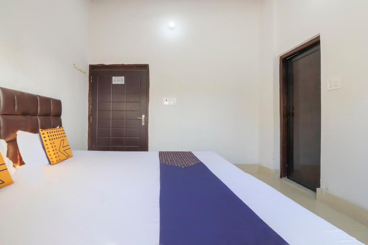 SPOT ON 75178 Hotel Arman Roorkee Buitenkant foto