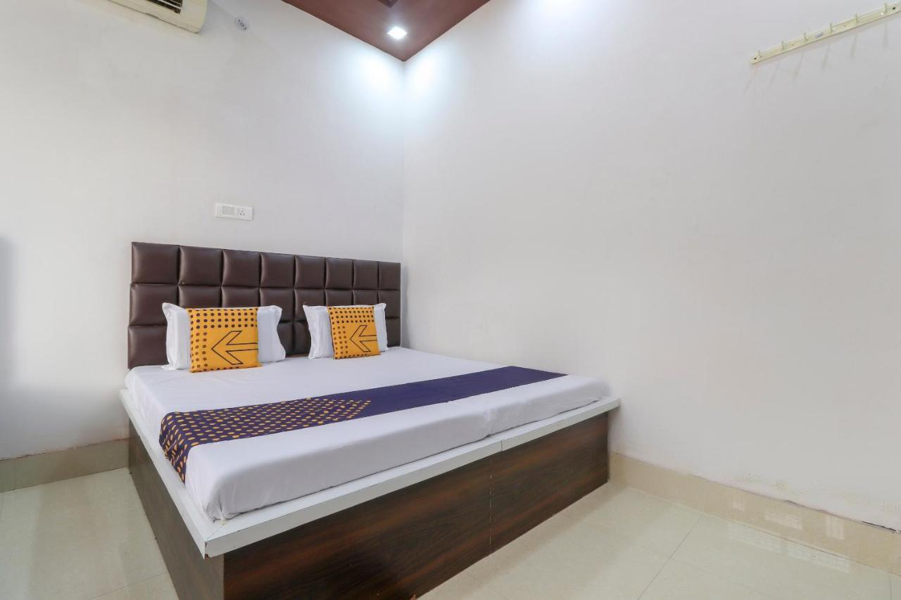 SPOT ON 75178 Hotel Arman Roorkee Buitenkant foto